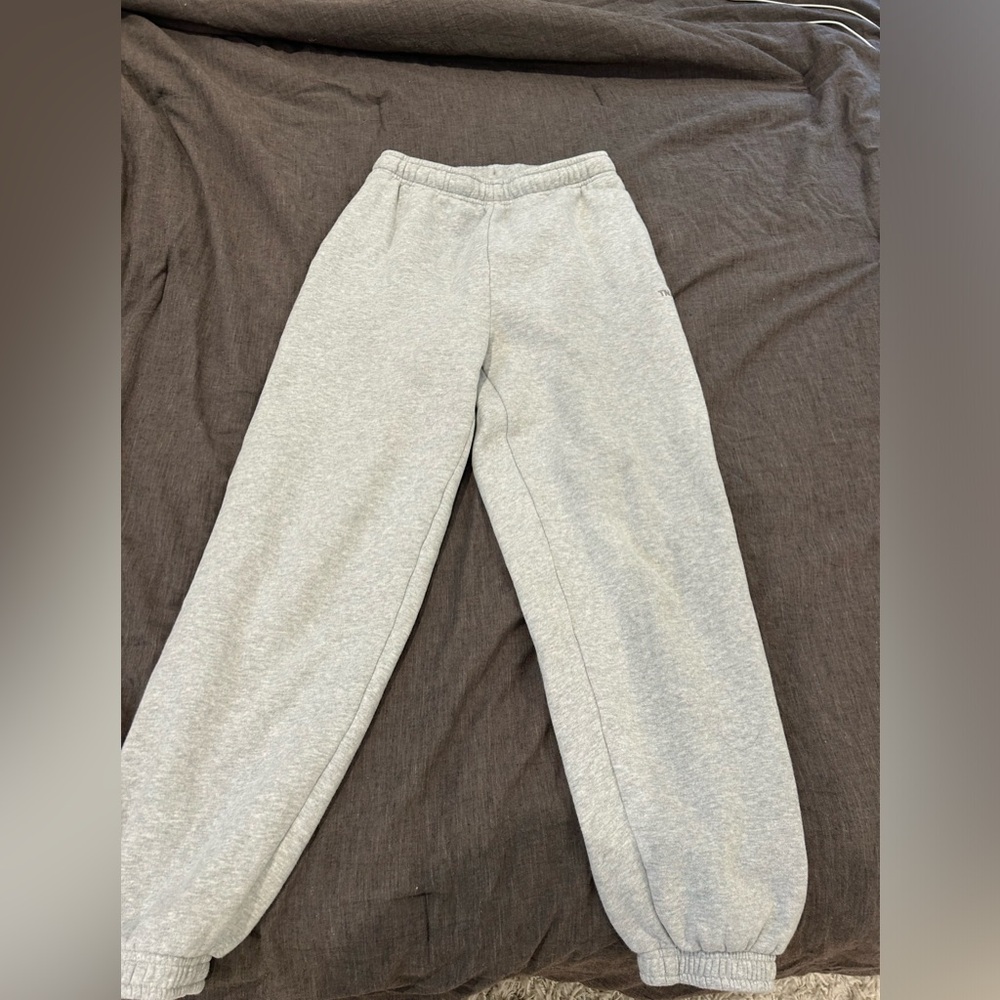 aritzia TNA sweatfleece, cozy fleece grey sweatpants